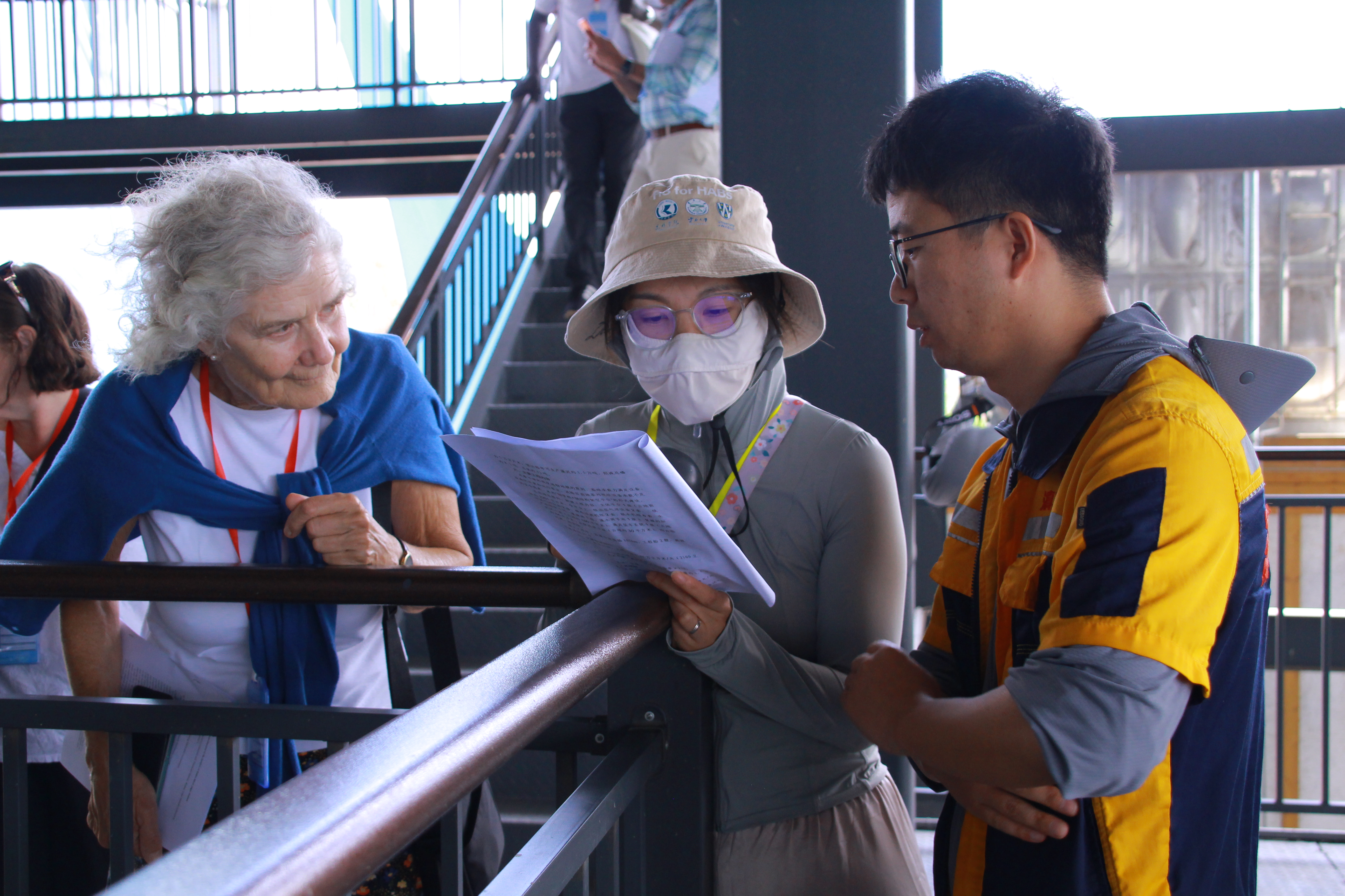 做好調研服務? 促進對外交流——昆明學院全球淡水有害藻華產(chǎn)學研合作研討會專家組到蝦壩河藻站調研